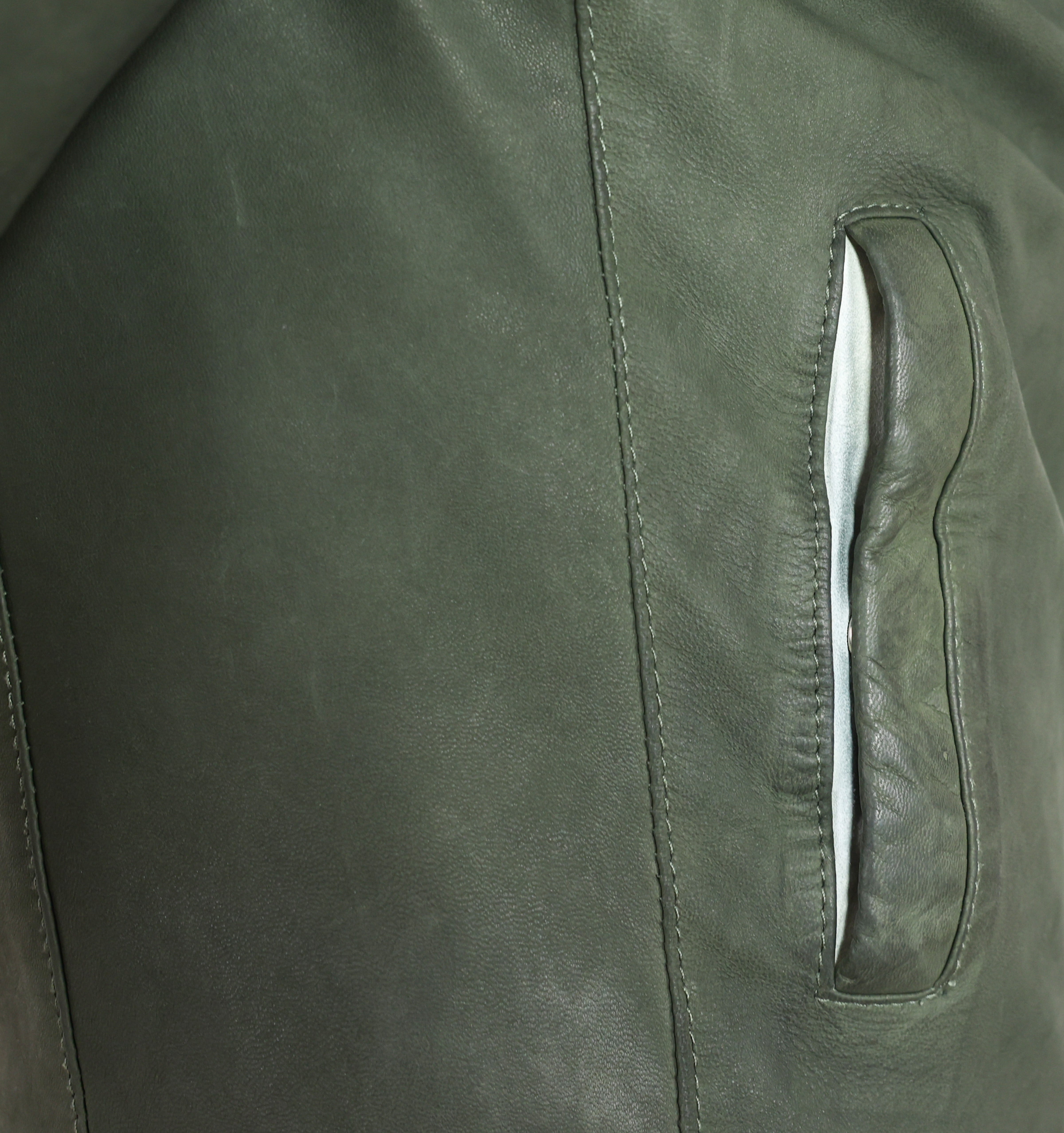 Biker in pelle 58WNAVE